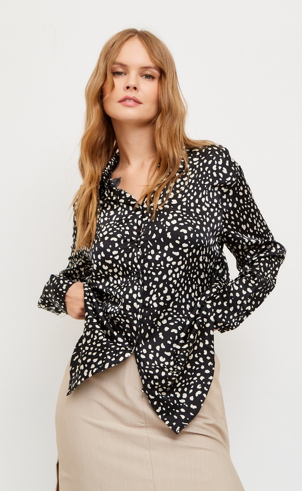 Блузка женская классическая F222-0451 бело-чёрная - АЗБУКАМОДА | Бренды ...