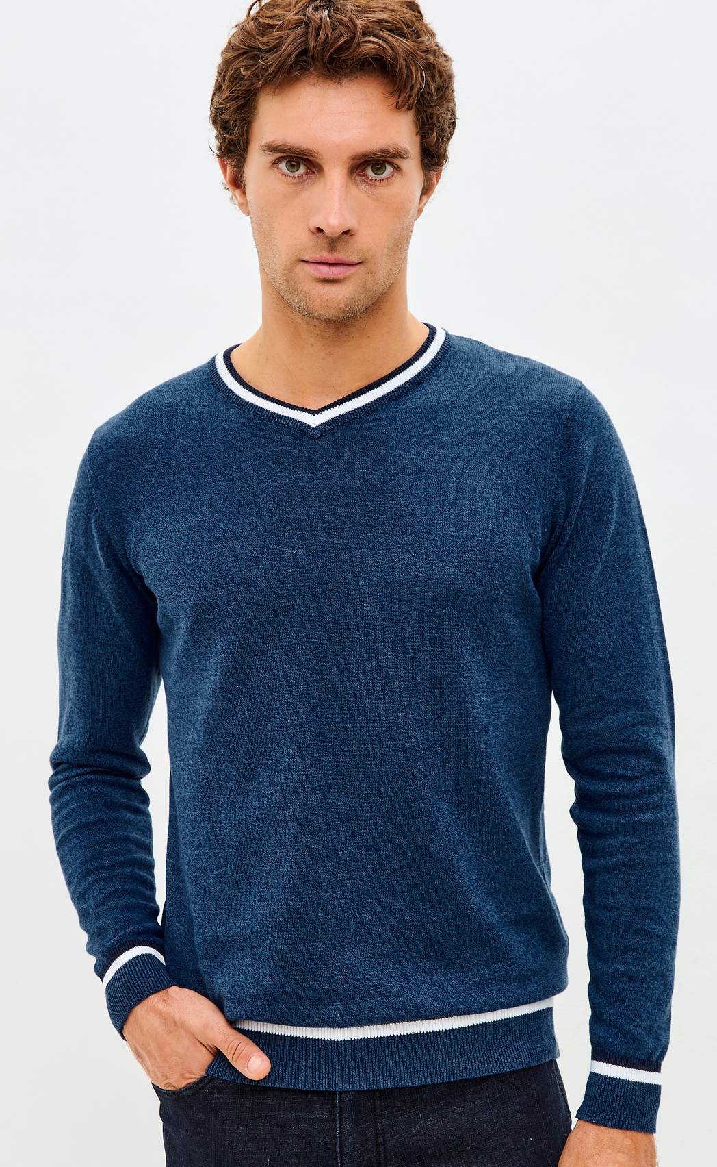 Пуловер однотонный мужской с V-образной горловиной F021-15-0046 jeans melange