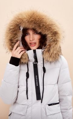 Куртка зимняя длинная женская с капюшоном с опушкой из меха SCW-JW796-CR молочный