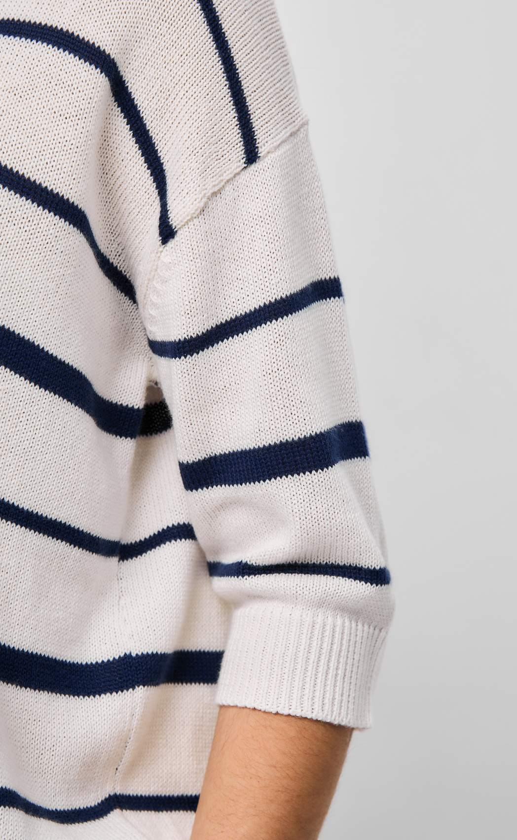 Джемпер к/р F412-1504 milk-navy